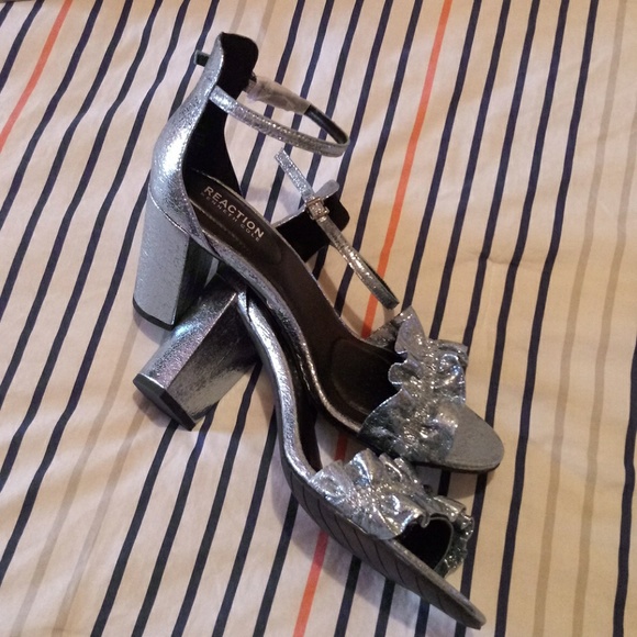 Kenneth Cole Rise Ruffle Heels 9.5 - Picture 10 of 12